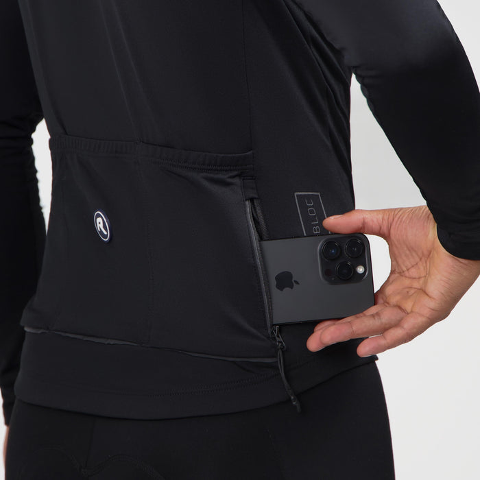 Detail van Rogelli Essential II fietsshirt heren zwart lange mouw met achterzakken.