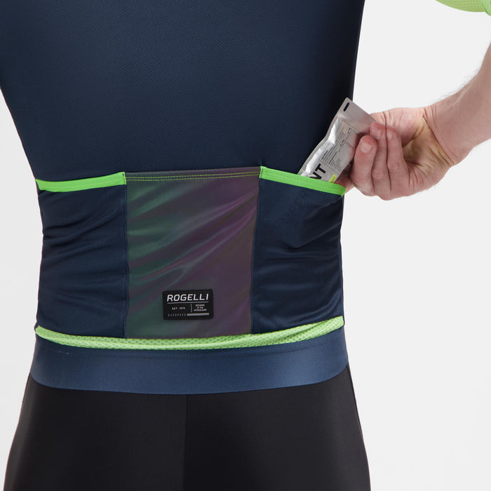 Detail van Rogelli Fast fietsshirt heren blauw korte mouw met achterzakken.