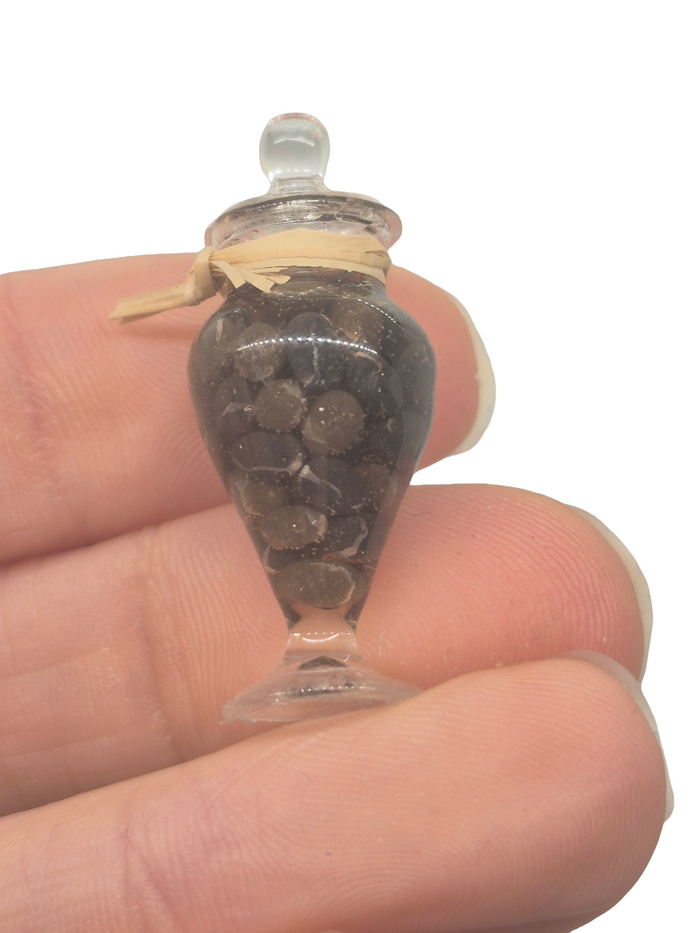 Anne Caesar – Glass Jar w/ Assorted Pebbles Decorative Jar