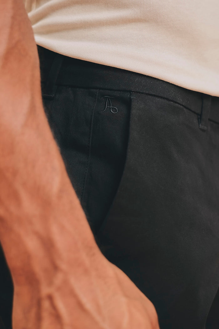 Athletic Fit Stretch Chino Shorts 5'' in Black