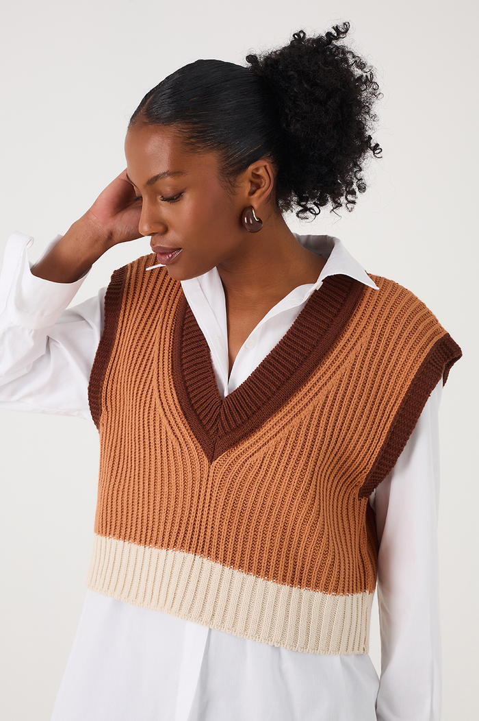 Beige V Neck Sleeveless Knit Vest_3