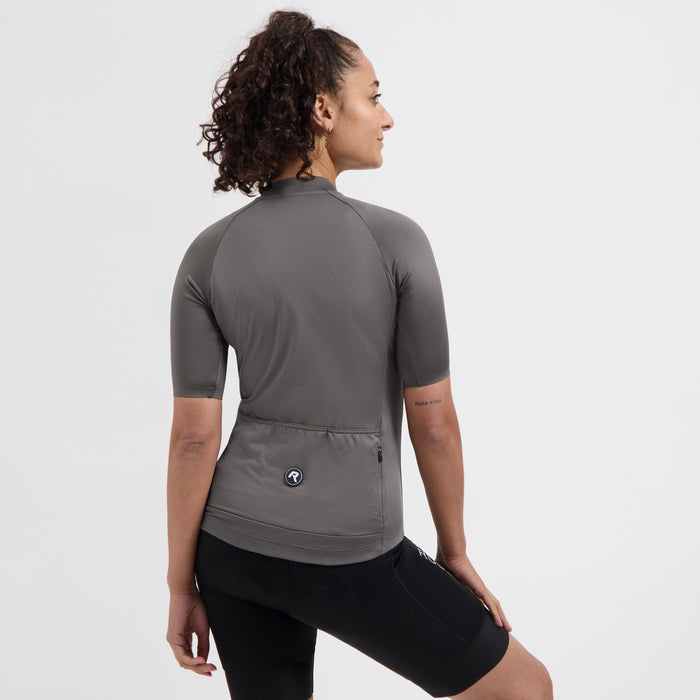 Rogelli Essential II fietsshirt dames plum kitten korte mouw gedragen achterkant.