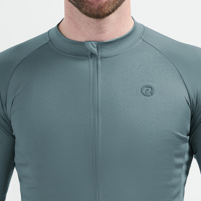 Detail van Rogelli Essential II fietsshirt heren grijs korte mouw voorkant.