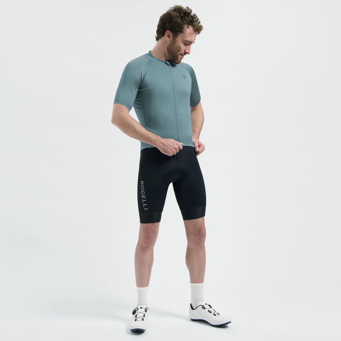 Rogelli Esential II fietsshirt heren grijs korte mouw gedragen totaalshot.