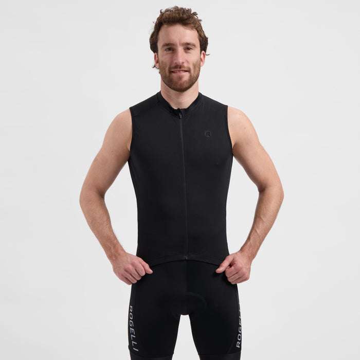 Rogelli Essential II mouwloos fietsshirt heren zwart korte mouw gedragen voorkant.
