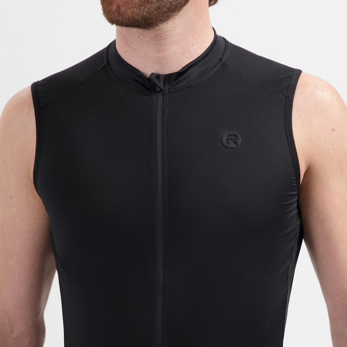 Detail van Rogelli Essential II mouwloos fietsshirt heren zwart korte mouw voorkant.