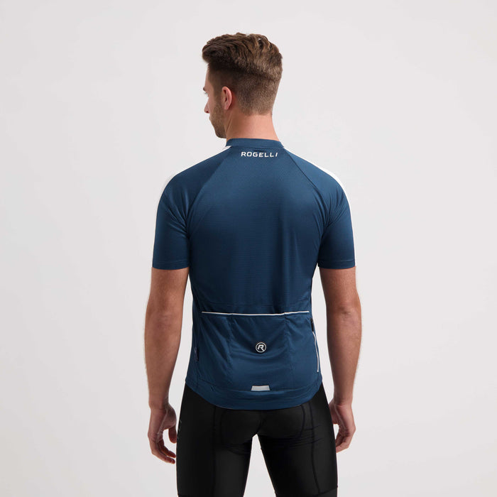 Rogelli Explore fietsshirt heren blauw korte mouw gedragen achterkant.