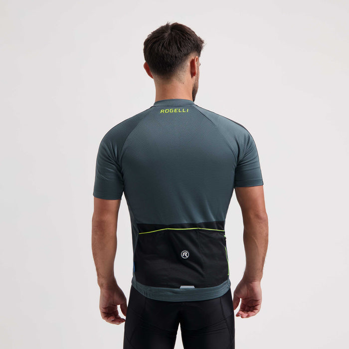 Rogelli Explore fietsshirt heren grijs korte mouw gedragen achterkant.