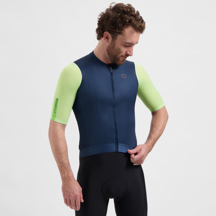 Rogelli Fast fietsshirt heren blauw korte mouw gedragen voorkant.