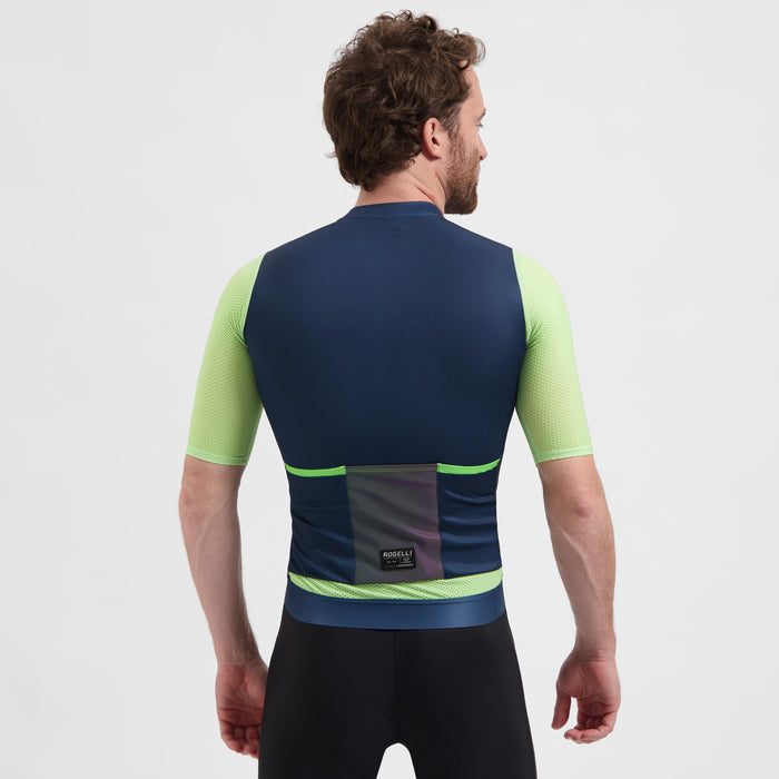 Rogelli Fast fietsshirt heren blauw korte mouw gedragen achterkant.