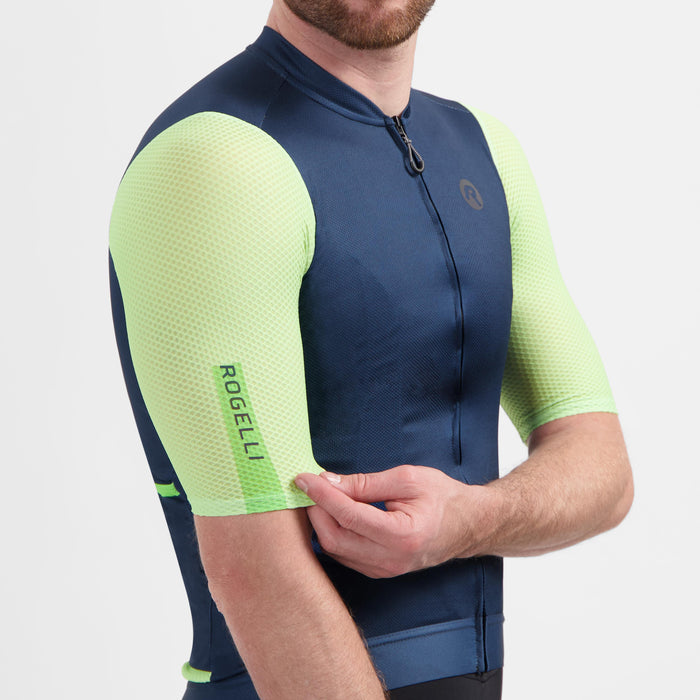 Detail van Rogelli Fast fietsshirt heren blauw korte mouw.
