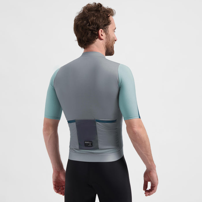 Rogelli Fast fietsshirt heren grijs korte mouw gedragen achterkant.
