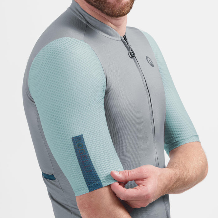 Detail van Rogelli Fast fietsshirt heren grijs korte mouw.