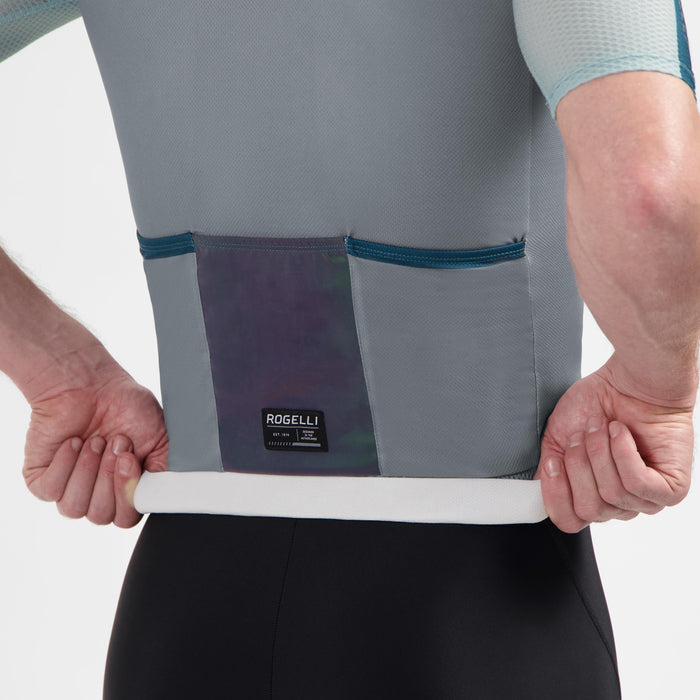 Detail van Rogelli Fast fietsshirt heren grijs korte mouw achterkant.