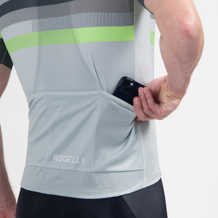 Detail van Rogelli Hero II fietsshirt heren grijs korte mouw met achterzakken.