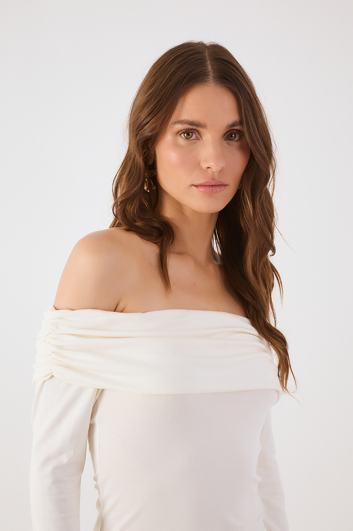 Off-White Long Sleeve Off-The-Shoulder Blouse_4