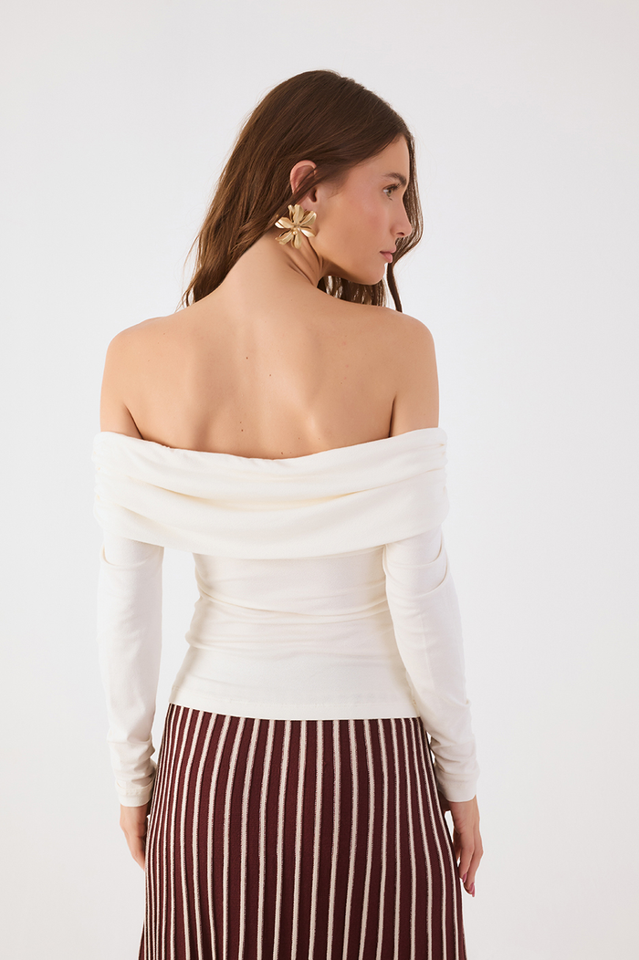 Off-White Long Sleeve Off-The-Shoulder Blouse_6