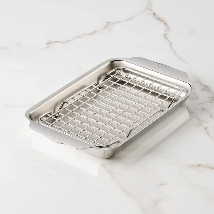 Stainless steel pan with a rack on a marble surface