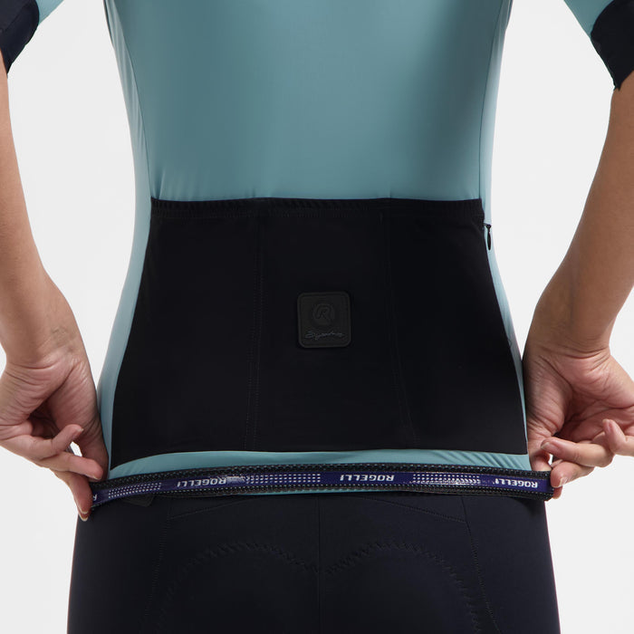 Detail van Rogelli Signature fietsshirt dames nautilus korte mouw achterkant.