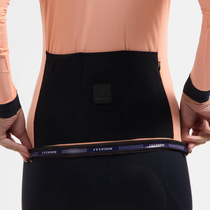Detail van Rogelli Signature Light fietsshirt dames twin achterkant.