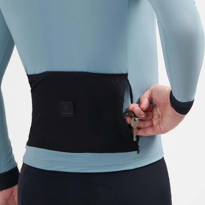 Detail van Rogelli Signature Light fietsshirt heren nautilus met achterzakken.