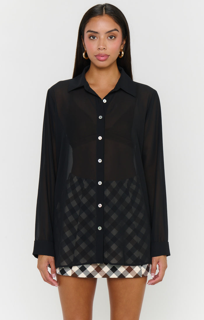 badge_model-wears-size-s