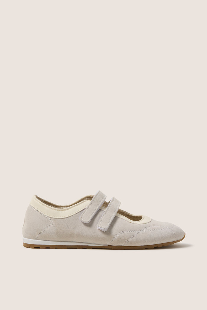 Swan Sneakerina